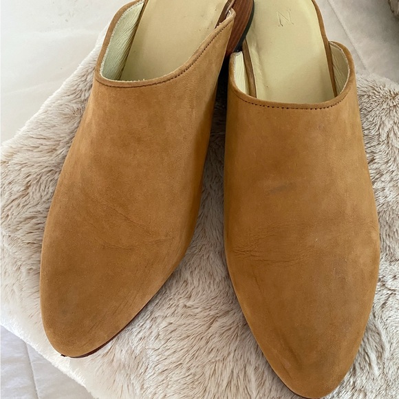 Nisolo women’s All Day suede heeled mule in almond - Picture 5 of 10